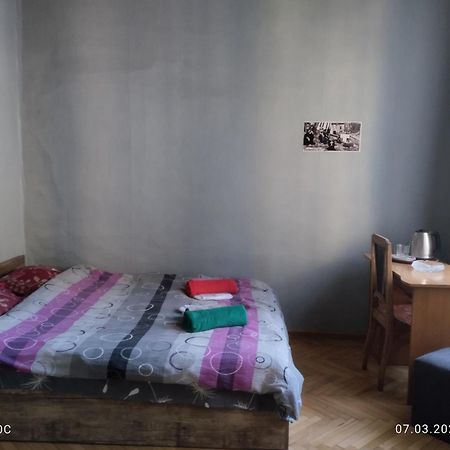 Eka'S Apartment On Marjanishvili Tbilisi Luaran gambar