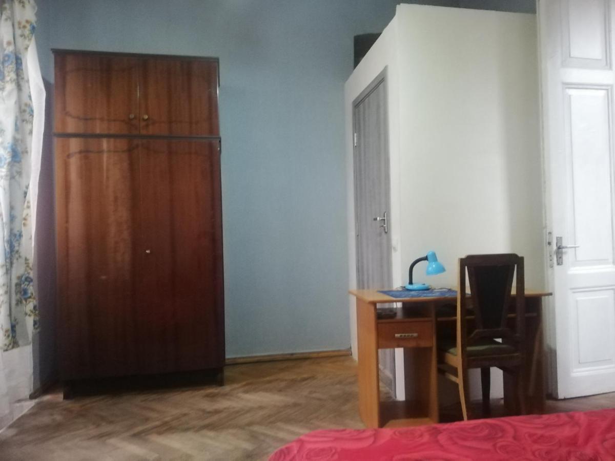 Eka'S Apartment On Marjanishvili Tbilisi Luaran gambar