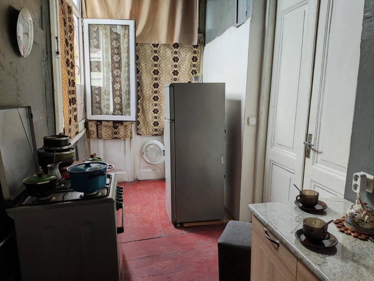 Eka'S Apartment On Marjanishvili Tbilisi Luaran gambar